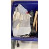 Image 14 : BOX OF LEATHER GLOVES WITH CAR MATS, ROPE AND MORE