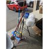 Image 8 : BUNDLE OF BROOMS, MOPS, DISHWASHER PODS AND BUBBLE WRAP AND