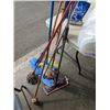 Image 9 : BUNDLE OF BROOMS, MOPS, DISHWASHER PODS AND BUBBLE WRAP AND