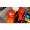 Image 3 : 2 TRAYS OF AUTOMOTIVE LIGHT BULBS, ESTATE GOODS, HARD HATS