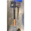 Image 2 : FISKARS AXE, HAMMER AND 4 TARPS