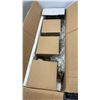 Image 6 : 8 WALL MOUNT LIGHT FIXTURES AND 2 BLINDS - 24 X 45 INCH AND 26 X 64 INCH