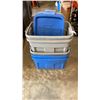 Image 2 : 5 TOTES WITH LIDS