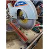 Image 3 : KING CANADA MITER SAW WORKING