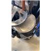Image 14 : 2 BAGS OF GOLF CLUBS
