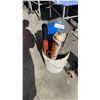 Image 4 : LARGE BLOCK SPLITTER WITH HYDRAULIC PUMP, WELDING HELMETS AND MORE