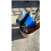 Image 6 : LARGE BLOCK SPLITTER WITH HYDRAULIC PUMP, WELDING HELMETS AND MORE