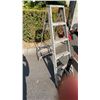 Image 4 : ALUMINUM 6FT A FRAME LADDER AND WORKMATE