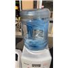 Image 8 : AIR CONDITIONER AND TOP FEED WATER COOLER AS FOUND