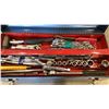 Image 2 : BEACH TOOLBOX WITH CONTENTS