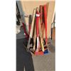 Image 1 : BUNDLE OF SLEDGEHAMMERS, SPLITTING MAULS, PICKAXE