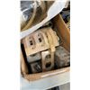 Image 3 : 2 BOXES OF ELECTRICAL AND EXTENSION CORDS