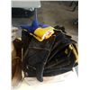 Image 2 : BOX OF WORK GLOVES, 2 LIFTING STRAPS AND ROPE