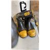 Image 2 : CRATE OF TOOLS WITH HUBCAPS, RUBBER BOOTS AND MORE