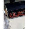 Image 2 : DUREX BENCH VISE AND TOOLBOX OF RIDGID TOOLS