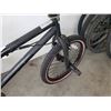 Image 5 : 2 BLACK BMX BIKES
