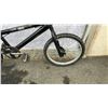 Image 8 : 2 BLACK BMX BIKES