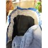 Image 4 : LOT OF VARIOUS SIZED JEANS