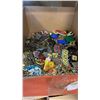 Image 1 : BOX OF COLLECTIBLE KEYCHAINS