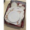 Image 2 : LOT OF ROYAL ALBERT PLATES AND OTHER ENGLISH CHINA