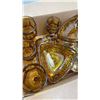 Image 3 : TRAY OF CARNIVAL GLASS AND YELLOW GLASS CUPS AND SERVING PIECES