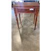 Image 2 : VINTAGE ELECTRIC SINGER SEWING MACHINE IN TABLE