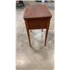 Image 3 : VINTAGE ELECTRIC SINGER SEWING MACHINE IN TABLE