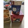 Image 2 : 2 FONDUE SETS, WICKER BASKETS AND MORE
