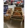 Image 3 : 2 FONDUE SETS, WICKER BASKETS AND MORE