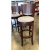 Image 3 : 4 SWIVEL BAR STOOLS