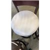 Image 6 : 4 SWIVEL BAR STOOLS