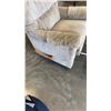 Image 5 : LAZBOY UPHOLSTERED RECLINER