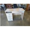 Image 1 : 4 DRAWER DESK
