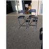 Image 1 : 2 FOLDING BAR STOOLS