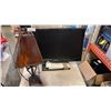 Image 1 : TOSHIBA TV AND TABLE LAMP