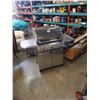 Image 1 : WEBER STAINLESS PROPANE BBQ WITH COVER
