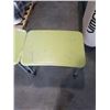 Image 3 : 2 HERMAN MILLER ADJUSTABLE HEIGHT ROLLING WORKSTATION / STANDS - GREEN