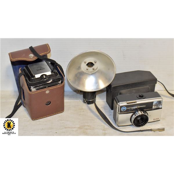 LOT OF VINTAGE CAMERAS & FLASH