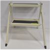 Image 1 : 2 STEP FOLDING STEPSTOOL WITH HANDLE