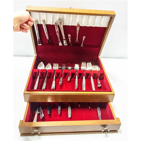 SILVERWARE SET IN CASE
