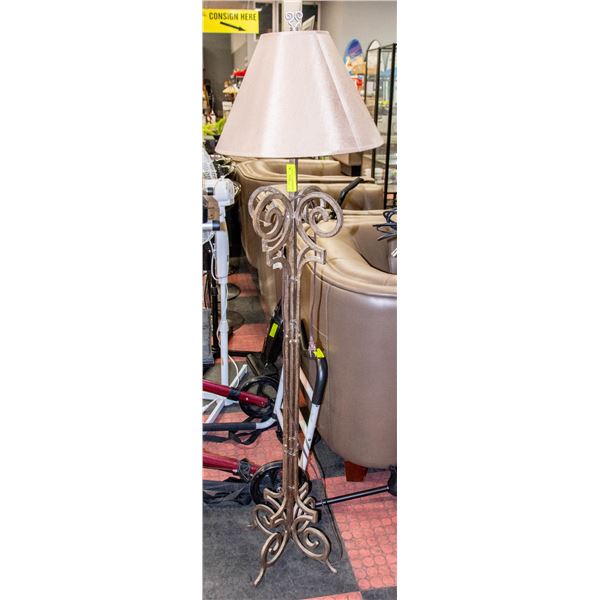 MODERN METAL FLOOR LAMP