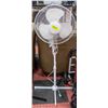 Image 1 : WHITE OSCILATING FLOOR FAN