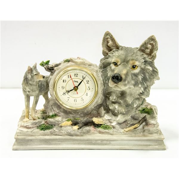 WOLF MOTIF RESIN DESK CLOCK