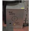 Image 1 : TRUE NORTH ELECTRIC SMOKER WITH CHIPS