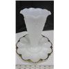 Image 1 : (2) pieces Milk glass (1) Hobnail Vase (2) Devilled Egg Plate