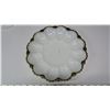 Image 3 : (2) pieces Milk glass (1) Hobnail Vase (2) Devilled Egg Plate