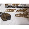 Image 5 : LOT OF HORSE RELATED ITEMS