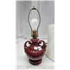 Image 2 : Medalta Burgundy pottery table lamp - GWO