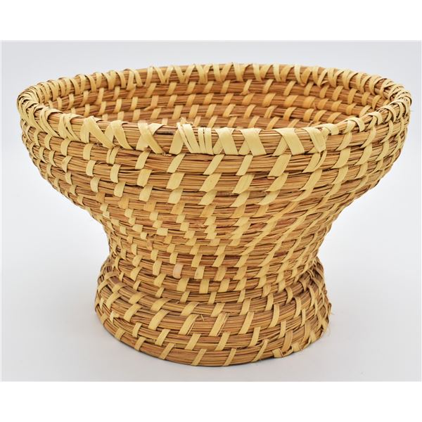 Native American Tohono O'odham Pedestal Basket