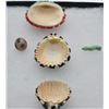 Image 2 : 3 Santo Domingo Inlay Shells, 1 Zuni Bead, 1 Bead